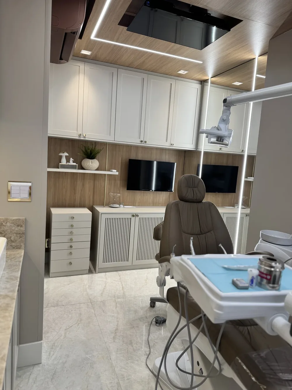 Consultório odontológico equipado da clínica Dra Mayra Leite